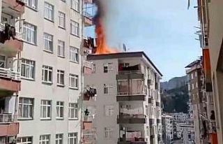 Rize’de çatı yangını