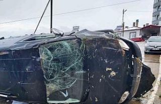 Rize’de takla atan otomobilin sürücüsü yaralandı