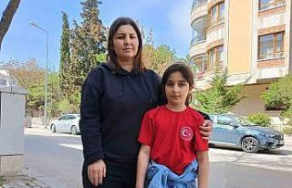 Sahipsiz köpeklerin saldırdığı depremzede kız...