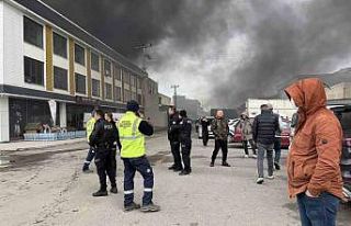 Sakarya’da mobilyacılar çarşısında yangın