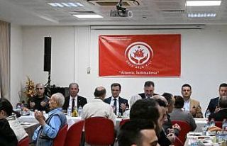 Salihli protokolü, huzurevi sakinleriyle iftar yaptı