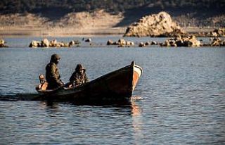 Salihli’de su ürünleri av yasağı başladı