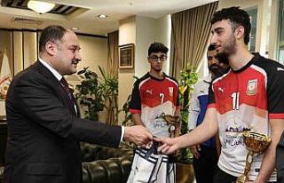 Şampiyonluklarını Gülpınar’a armağan ettiler