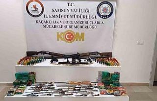 Samsun’da bir evde çok sayıda silah ve bıçak...