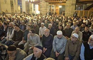 Samsun’da Kadir Gecesi’nde camiler doldu taştı