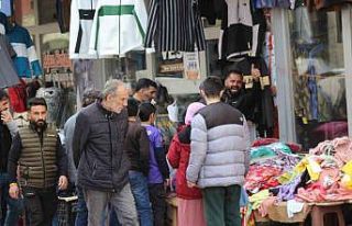 Sarıkamış’ta bayram alışverişi yoğunluğu...