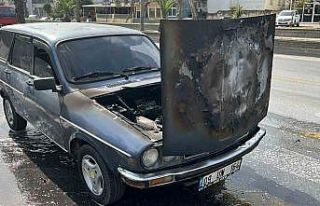 Seyir halindeki otomobil yandı