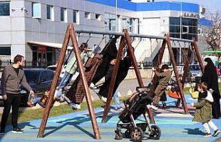 Sıcak havanın tadını böyle çıkarıyorlar: Kimi...