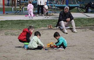 Sıcak havayı gören soluğu parklarda aldı