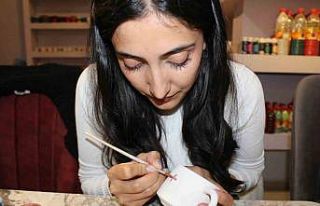 Siirt’te kadınlar günün yorgunluğunu sanat atölyesinde...