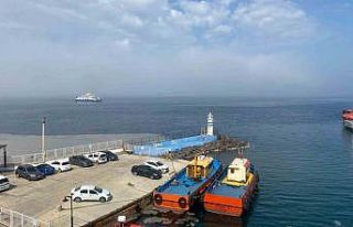 Sis etkisini yitirdi, Çanakkale Boğazı’nda feribot...