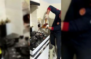 Soba bacasında sıkışan güvercinin yardımına...