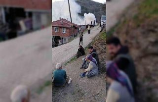 Son anda yanmaktan kurtuldular, çaresizce alevleri...