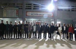 Sur’da lise öğrencileri iftarda ağırlandı