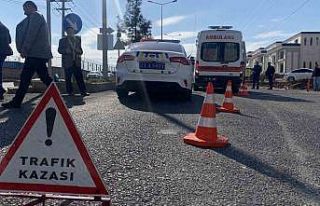 Sürücü virajı alamayınca otomobil takla attı:...