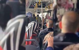 Tanımadığı kadına otobüste evlilik teklifi etti,...