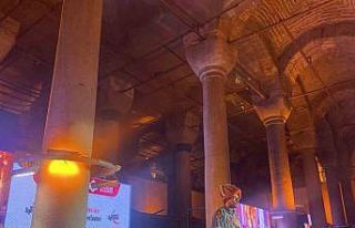 Tarihi Binbirdirek Sarnıcı iftarda vatandaşları...