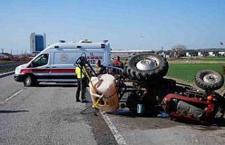 Tekeri kopan traktör devrildi: 1 yaralı