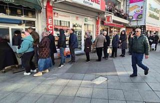 Tekirdağ’da Ramazan pidesi kuyruğu