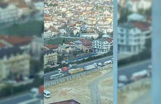 TEM otoyolunu kilitleyen ilginç kaza: Yükü ağır...