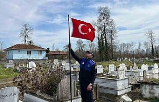 Terme’de şehit mezarlarındaki bayraklar yenilendi