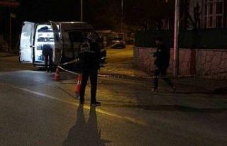 Ticari takside silahla yaralayıp yola attılar