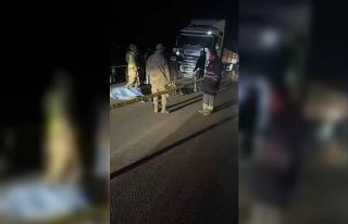 Tırla çarpışan motosikletteki 2 genç hayatını...