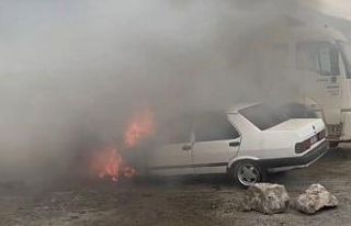 Tofaş-Fiat marka otomobil alev alev yandı