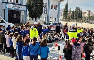 Trafik jandarmasından öğrencilere eğitim