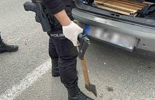 Trafikte silah teşhiri ihbarına polisten anında...