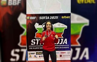 Türk Bayrağı’nı uluslararası arenada dalgalandırdı