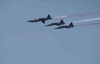 Türk Yıldızları Çanakkale semalarında nefesleri...