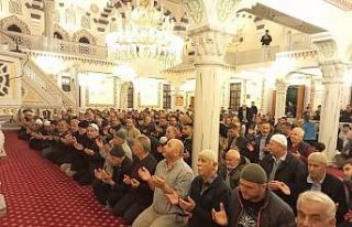 Türkeli’de Kadir Gecesi’nde camiler doldu taştı