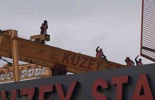 Tuzla tersanede grev: İşçiler kule vince çıktı