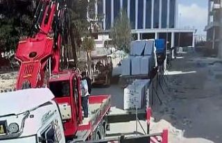 Üzerine gazbeton paleti düşen işçi hayatını...