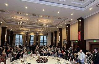 Vali Akkoyun, yetim ve öksüz çocuklarla iftar sofrasında...