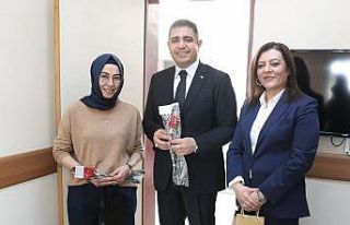 Vali Aslan, 8 Mart Kadınlar Gününde kadın çalışanlara...