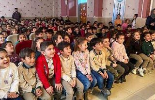 Van Büyükşehir Belediyesi Hacivat-Karagöz oyununu...