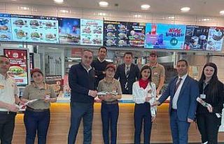 Vanmall’dan kadınlara karanfil