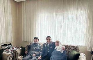 Yaşlılar Haftası’nda Jandarma, Şehit ailesini...