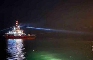 Yeşilköy’de karaya oturan kargo gemisi 13 saat...