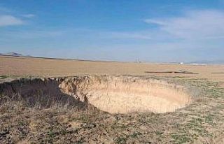 Yıllar önce toprak doldurduğu obruk tekrar çöktü
