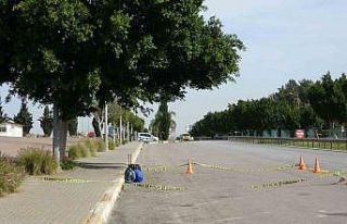 Yol kenarına bırakılan valiz ve çantalar polisi...