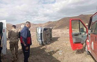 Yüksekova-Van karayolunda trafik kazası: 3 yaralı
