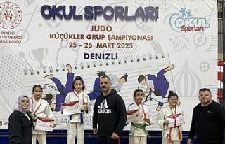 Yunusemre’nin küçük judocuları Denizli’de...