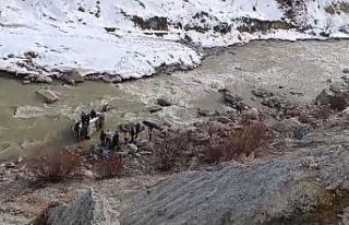 Zap Suyu’na uçan aracın sürücüsünün cansız...