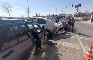 Zincirleme kazada 2 kişi yaralandı