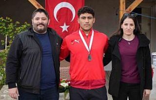 17 yaşında güreşte Edirne’nin gururu oldu