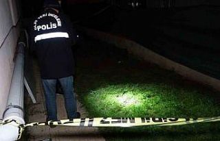 5 katlı binanın çatısından atlayan genç kadın...