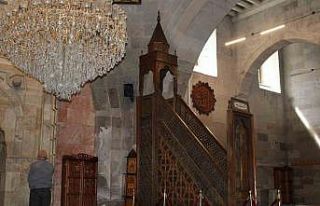 900 yıllık minber ilk günkü gibi ihtişamını...